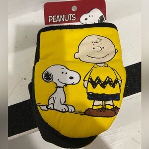 Peanuts Charlie Brown Yellow oven Mitts